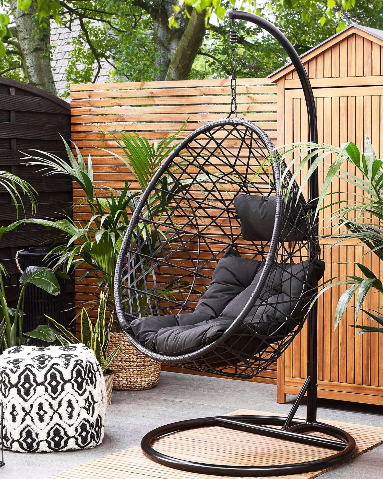 Hängesessel Mit Gestell Rattan Schwarz ø 96 Cm ALATRI 2 Hängesessel Mit Gestell Rattan Schwarz ø 96 Cm ALATRI – Bild 2