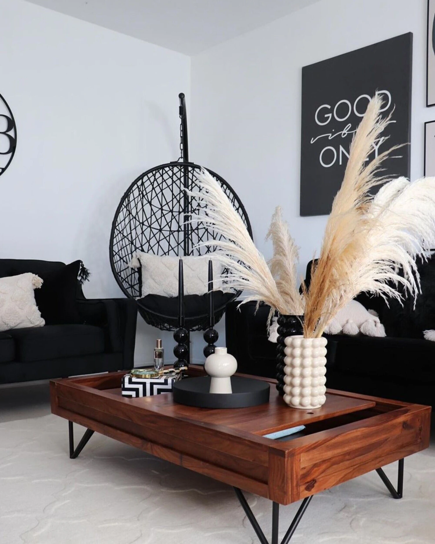 Hängesessel Mit Gestell Rattan Schwarz ø 96 Cm ALATRI 4 Hängesessel Mit Gestell Rattan Schwarz ø 96 Cm ALATRI – Bild 4