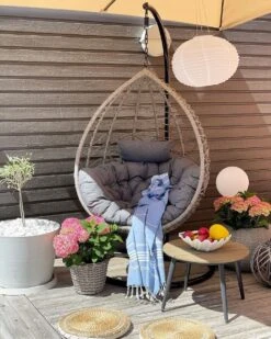 Hängesessel Mit Gestell ø 97 Cm Rattan Grau ARSITA 13 Hängesessel Mit Gestell ø 97 Cm Rattan Grau ARSITA -Beliani Verkaufsgeschäft undef src sa picid 805435 type whitesh image