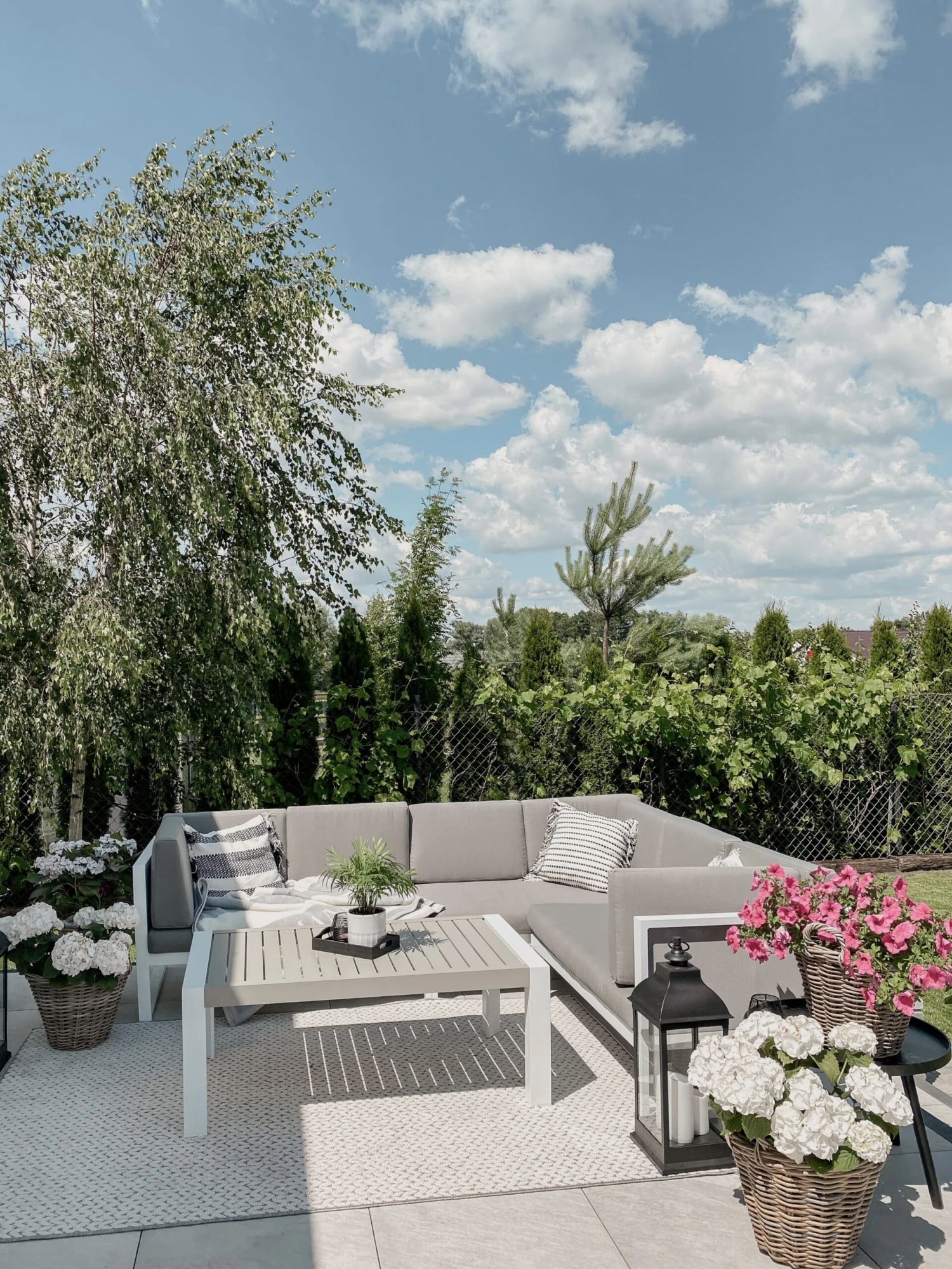 Lounge Set Aluminium Weiß 6-Sitzer Auflagen Grau CASTELLA 5 Lounge Set Aluminium Weiß 6-Sitzer Auflagen Grau CASTELLA – Bild 5