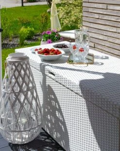 Auflagenbox Rattan Weiß 158 X 63 Cm MODENA 10 Auflagenbox Rattan Weiß 158 X 63 Cm MODENA -Beliani Verkaufsgeschäft undef src sa picid 827405 type whitesh image