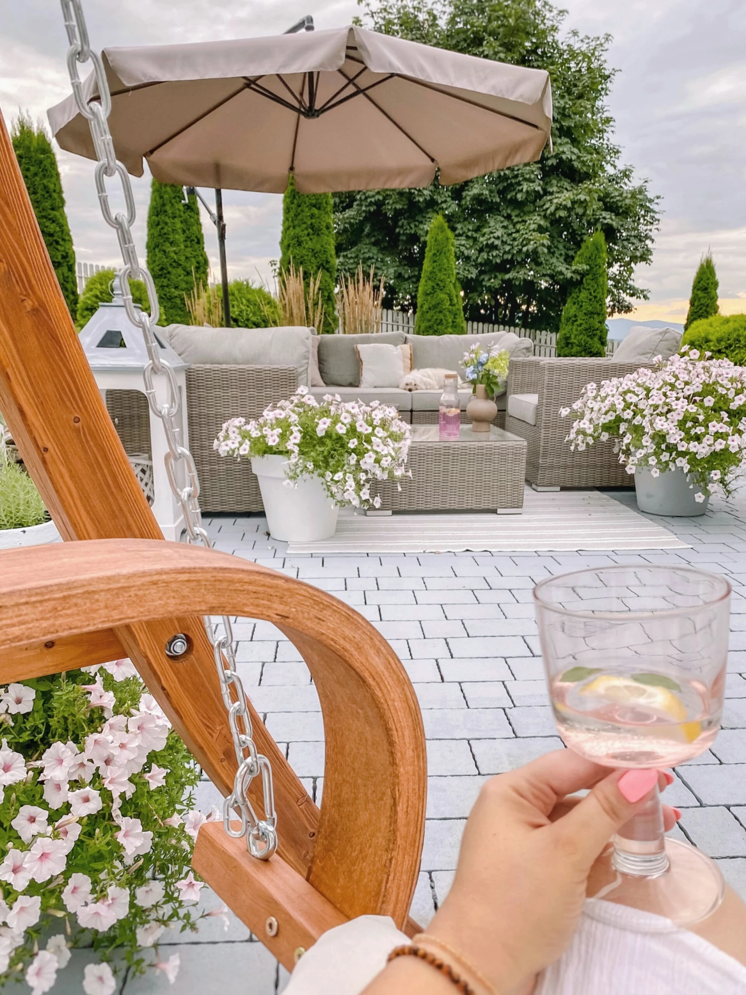 Lounge Set Rattan Taupe 6-Sitzer Linksseitig Auflagen Hellgrau CONTARE 8 Lounge Set Rattan Taupe 6-Sitzer Linksseitig Auflagen Hellgrau CONTARE – Bild 8