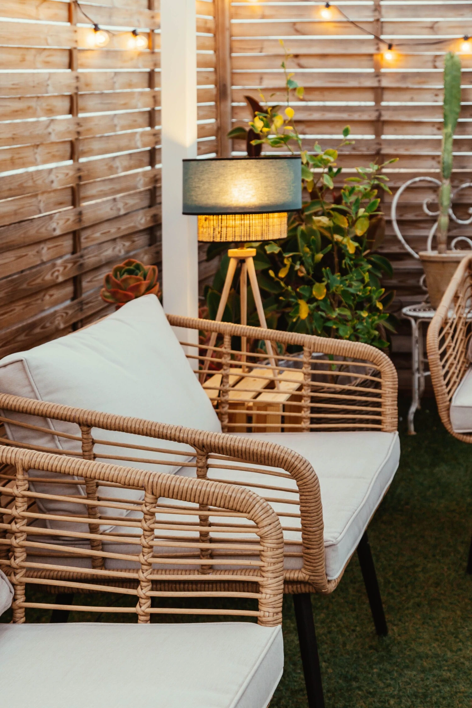 Lounge Set Rattan Natürlich 4-Sitzer Auflagen Hellgrau CORINTH II 8 Lounge Set Rattan Natürlich 4-Sitzer Auflagen Hellgrau CORINTH II – Bild 8