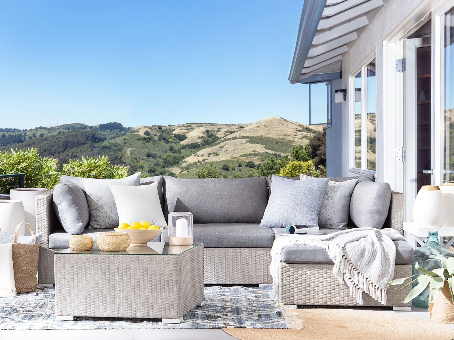 Lounge Set Rattan Hellgrau 4-Sitzer Linksseitig Auflagen Grau SANO II 2 Lounge Set Rattan Hellgrau 4-Sitzer Linksseitig Auflagen Grau SANO II – Bild 2