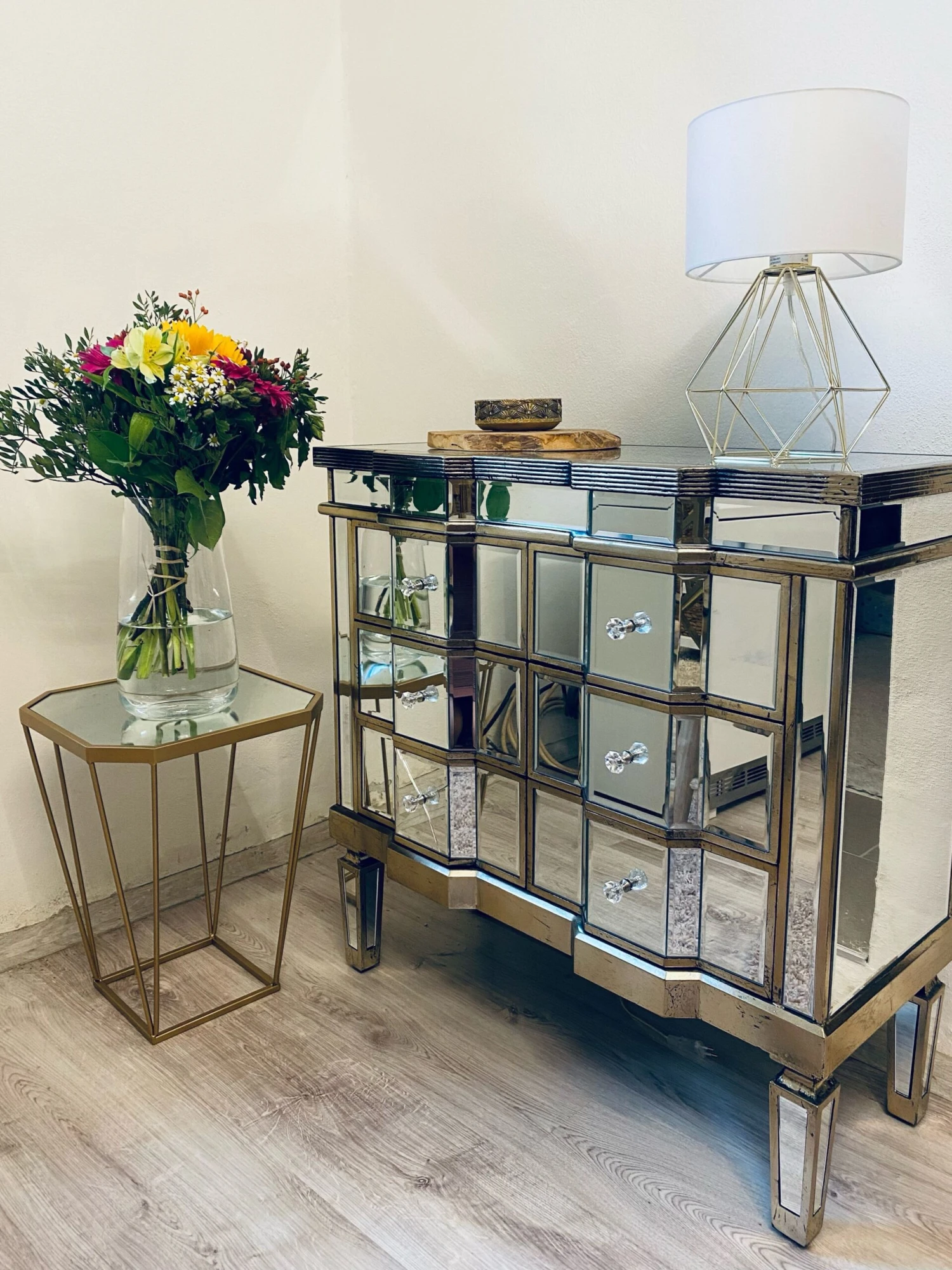 Beistelltisch 2er Set Glas / Metall Spiegeleffekt Gold Achteckig SIERRA 3 Beistelltisch 2er Set Glas / Metall Spiegeleffekt Gold Achteckig SIERRA – Bild 3