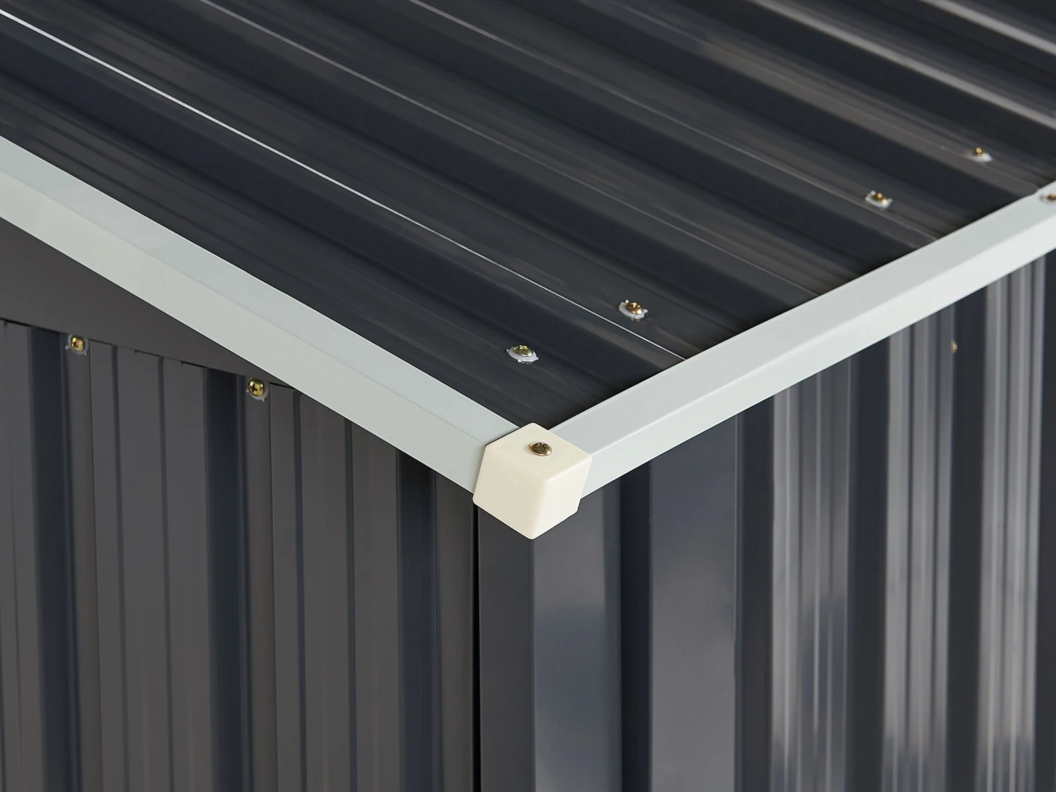 Gerätehaus Mit Holzunterstand Stahl Graphitgrau / Cremeweiß AOSTA 8 Gerätehaus Mit Holzunterstand Stahl Graphitgrau / Cremeweiß AOSTA – Bild 8