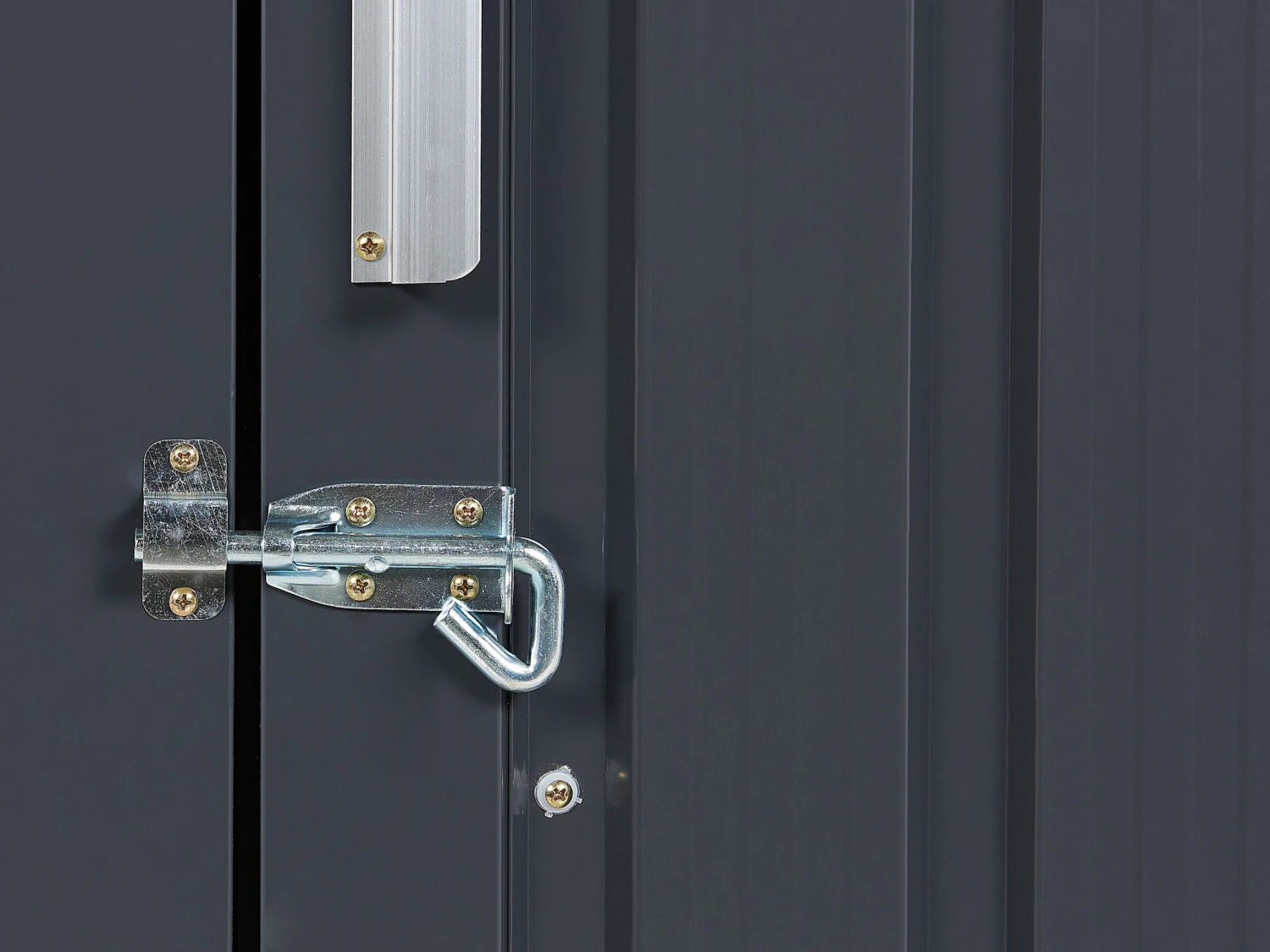 Gerätehaus Mit Holzunterstand Stahl Graphitgrau / Cremeweiß AOSTA 9 Gerätehaus Mit Holzunterstand Stahl Graphitgrau / Cremeweiß AOSTA – Bild 9